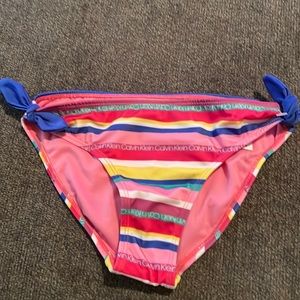 New 8/10 Calvin Klein Bikini Bottoms (P145)